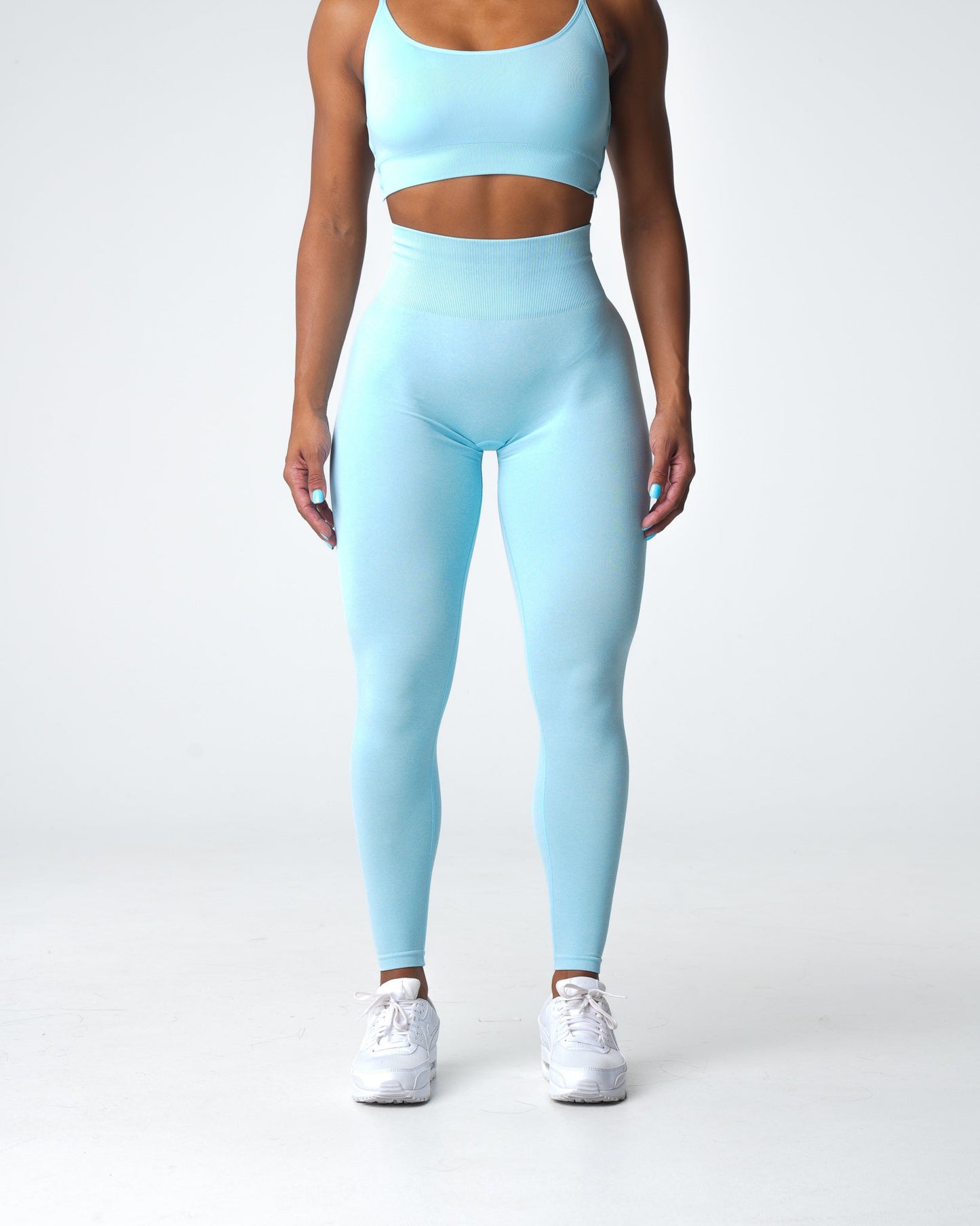 Women Pastel Blue Scrunch Seamless Leggings - NVGTN