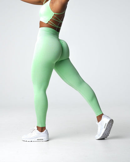 Women Pistachio Scrunch Seamless Leggings - NVGTN