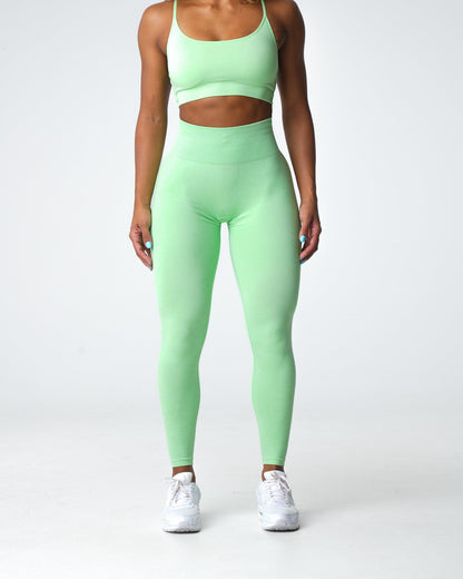 Women Pistachio Scrunch Seamless Leggings - NVGTN