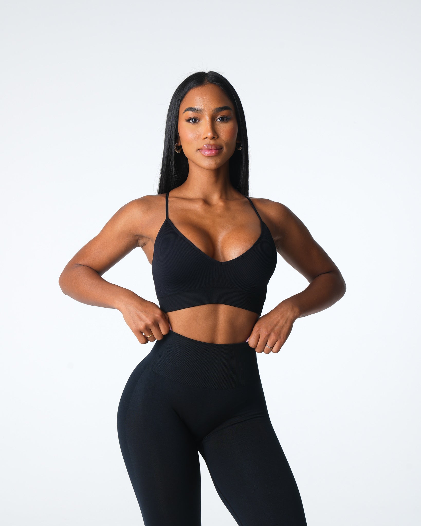 Women Black Glimpse Ribbed Seamless Bra - NVGTN