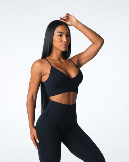 Women Black Glimpse Ribbed Seamless Bra - NVGTN
