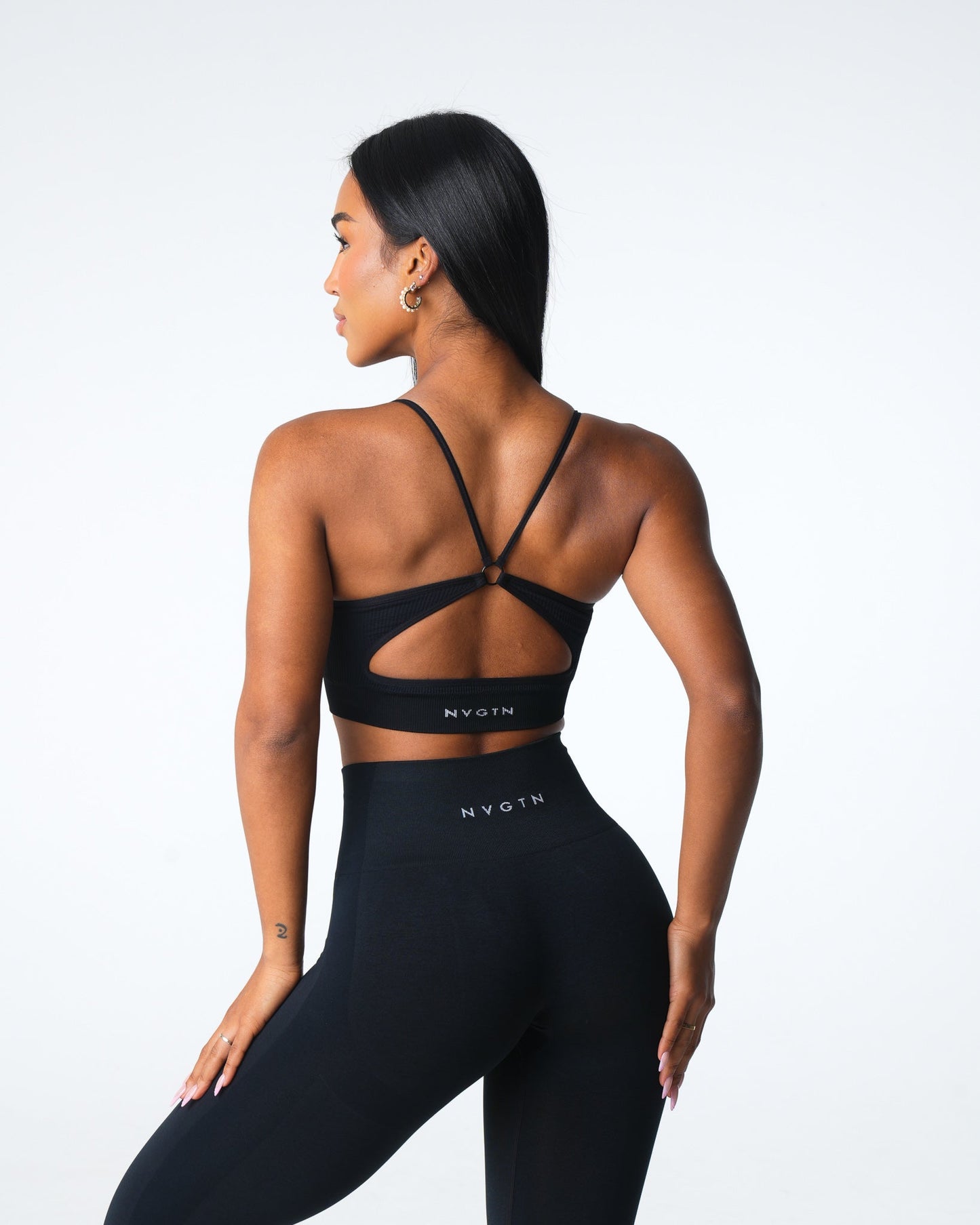 Women Black Glimpse Ribbed Seamless Bra - NVGTN