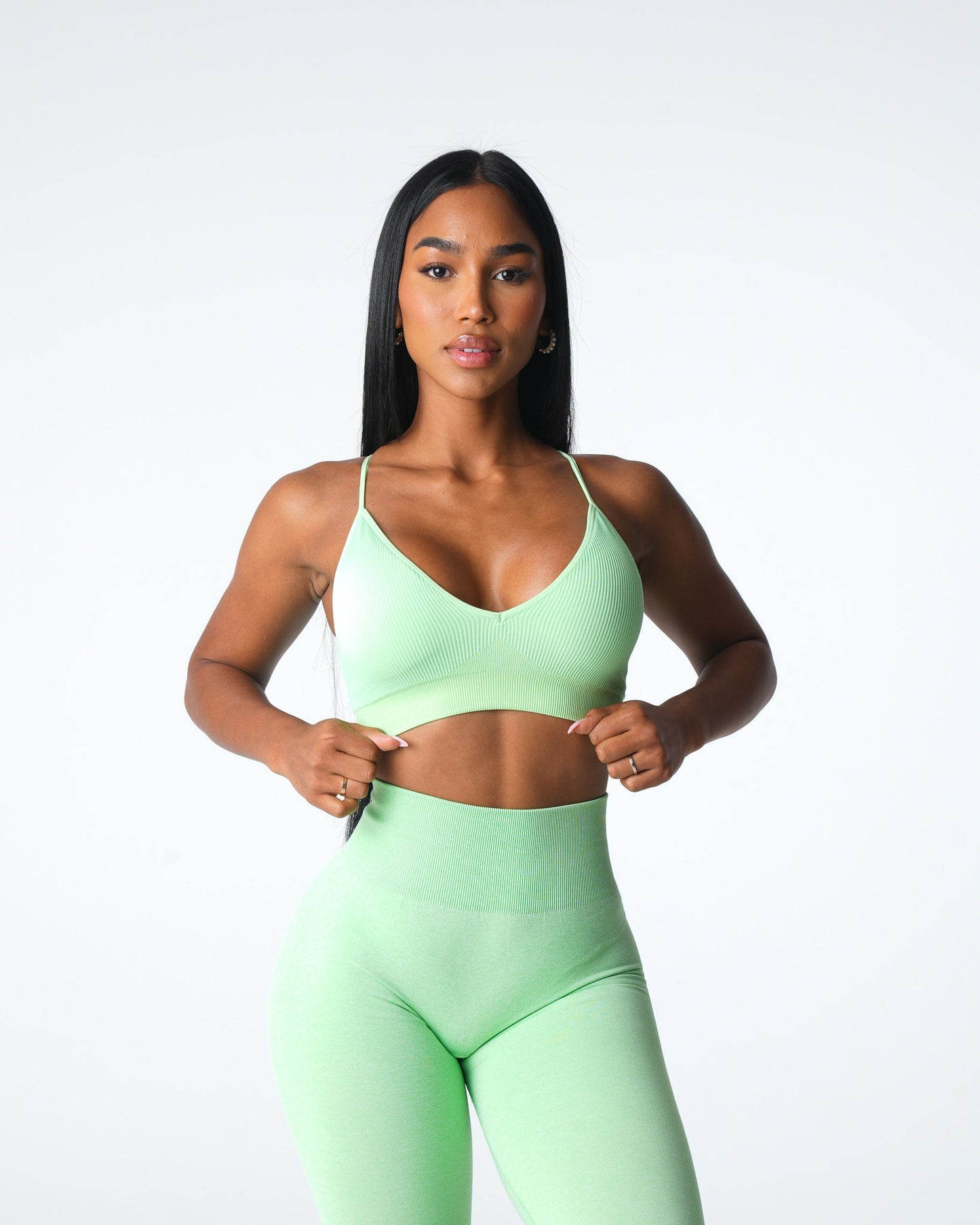 Women Pistachio Glimpse Ribbed Seamless Bra - NVGTN