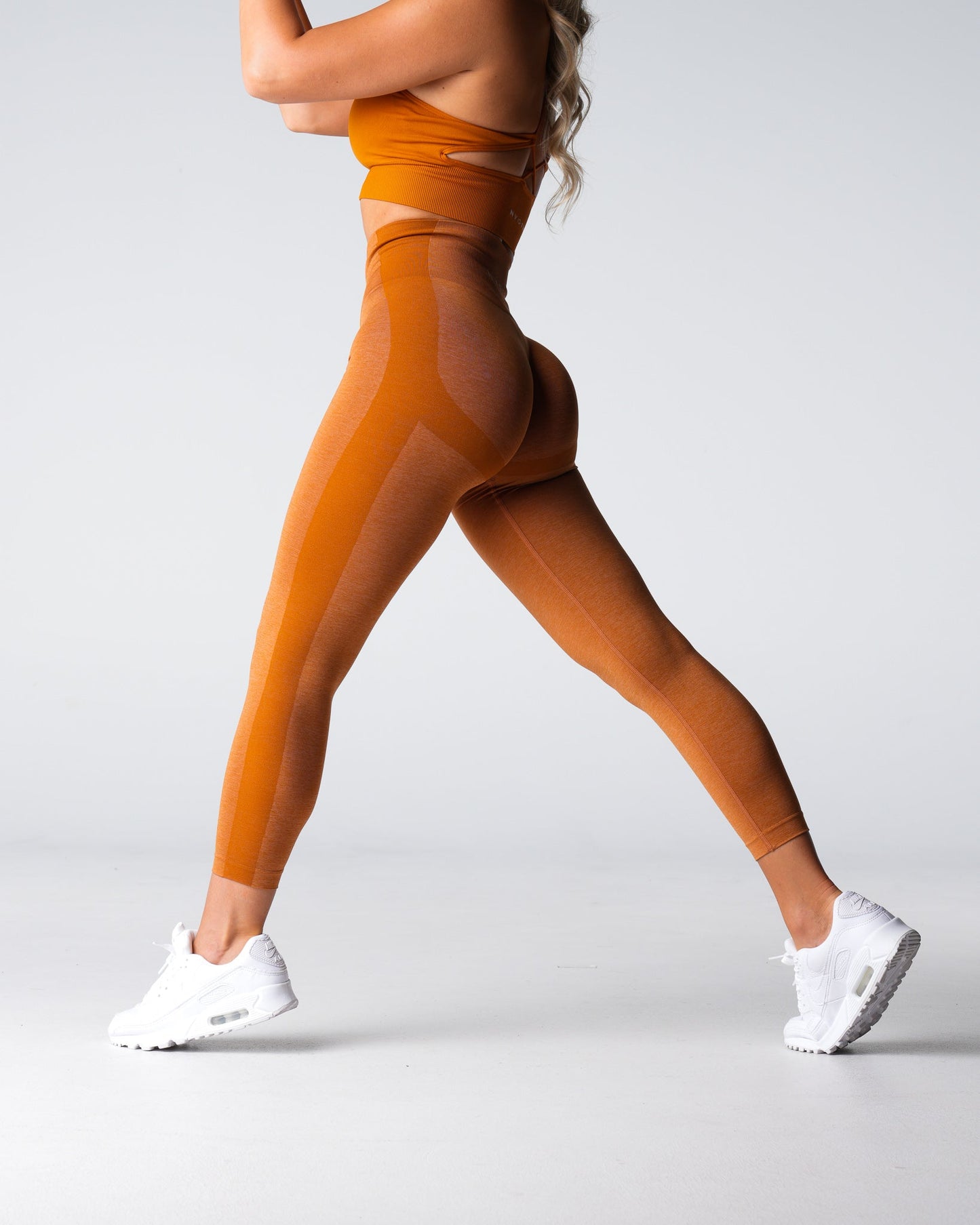 Women Terracotta Performance Seamless Leggings - NVGTN