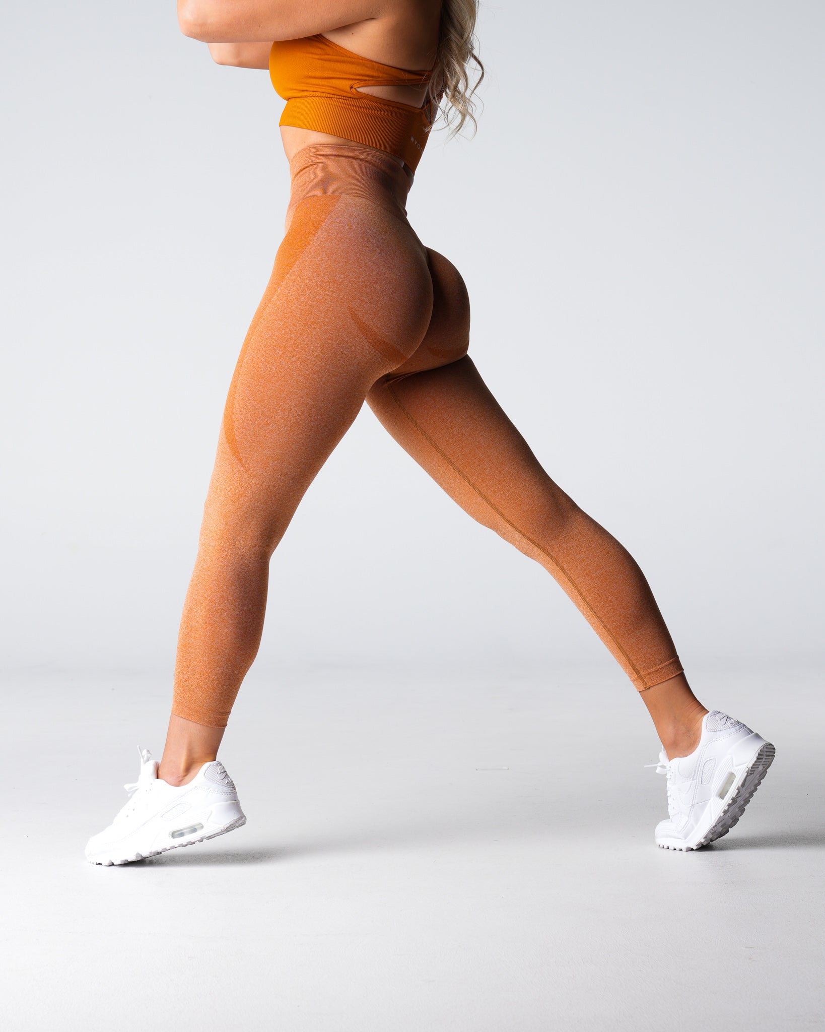 Women Terracotta Contour Seamless Leggings - NVGTN