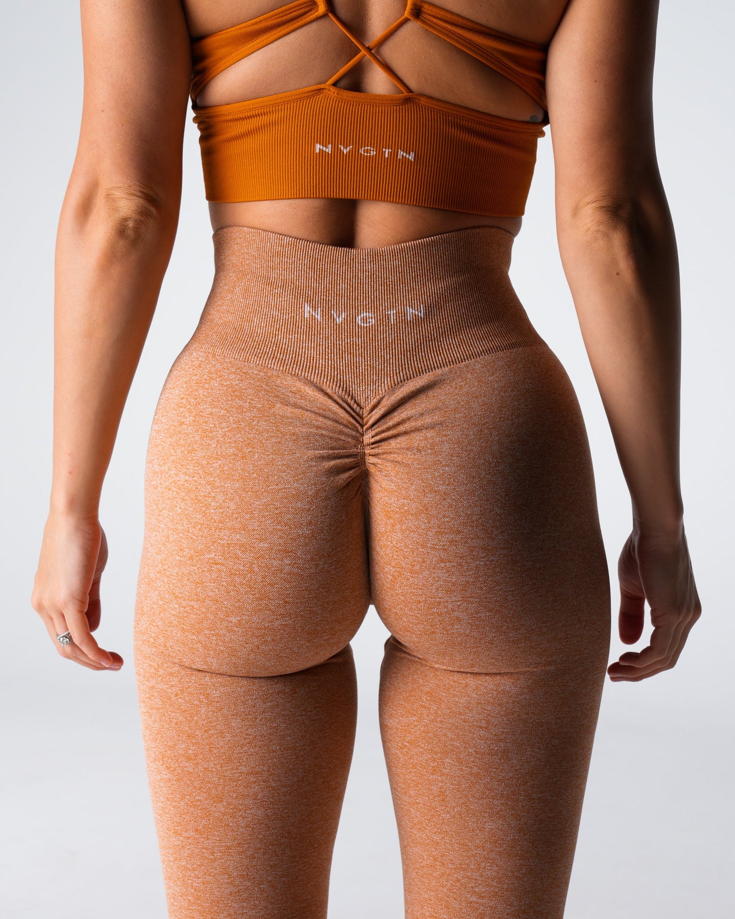 Women Terracotta Scrunch Seamless Leggings - NVGTN