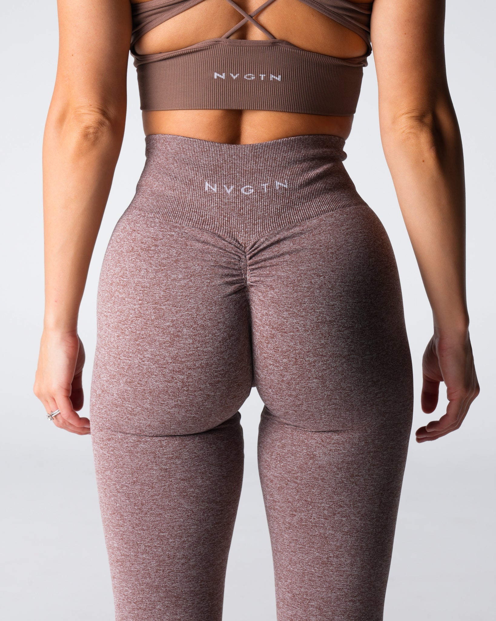 Women Cocoa Scrunch Seamless Leggings - NVGTN