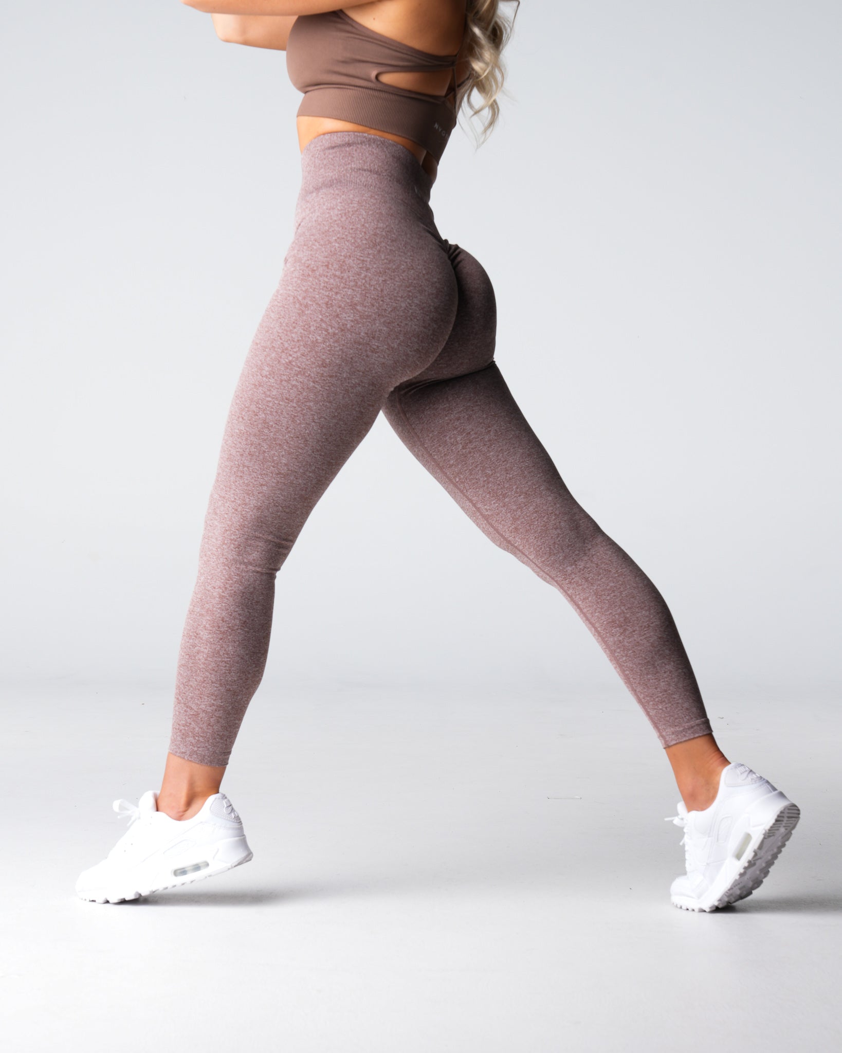 Women Cocoa Scrunch Seamless Leggings - NVGTN