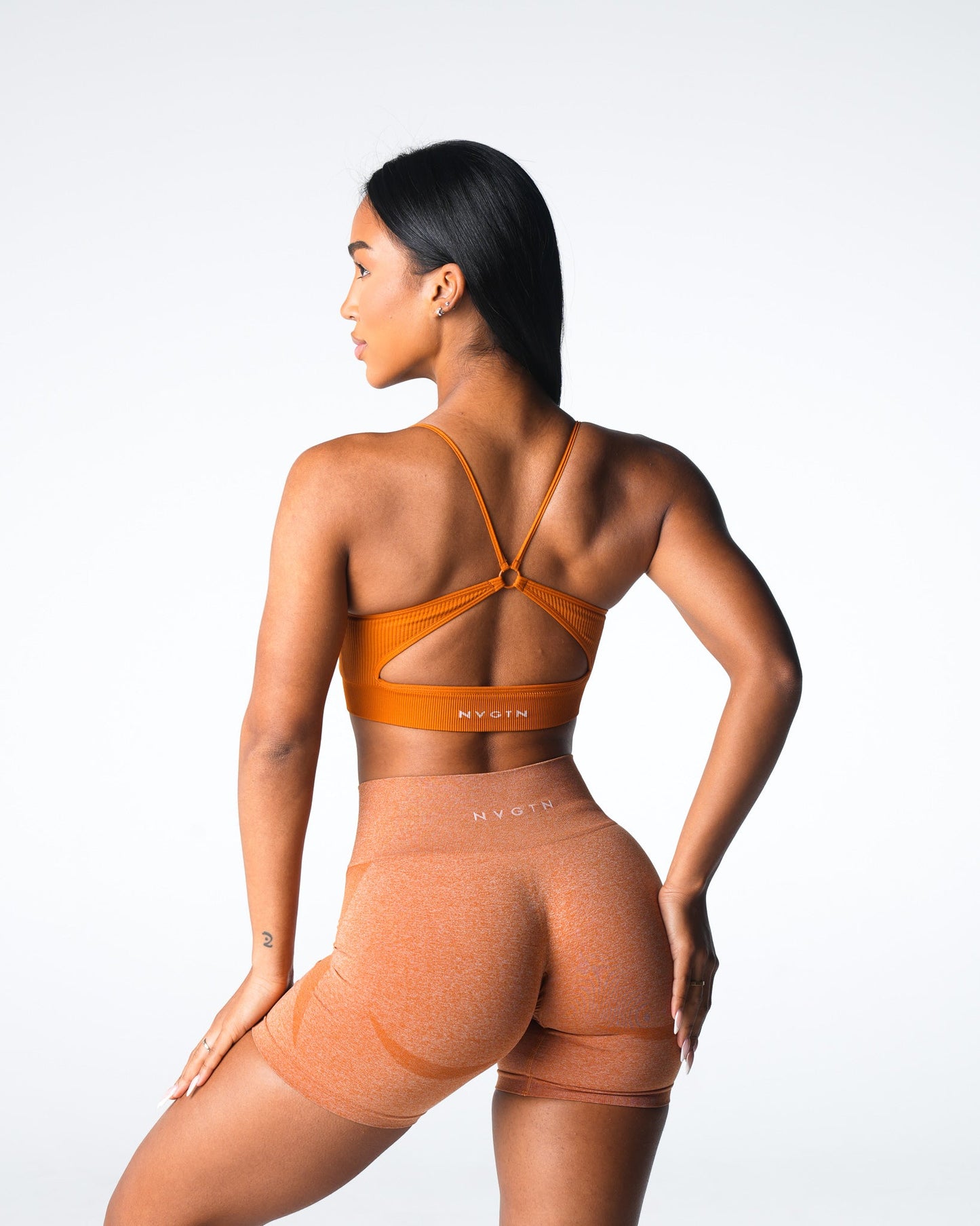 Women Terracotta Glimpse Ribbed Seamless Bra - NVGTN