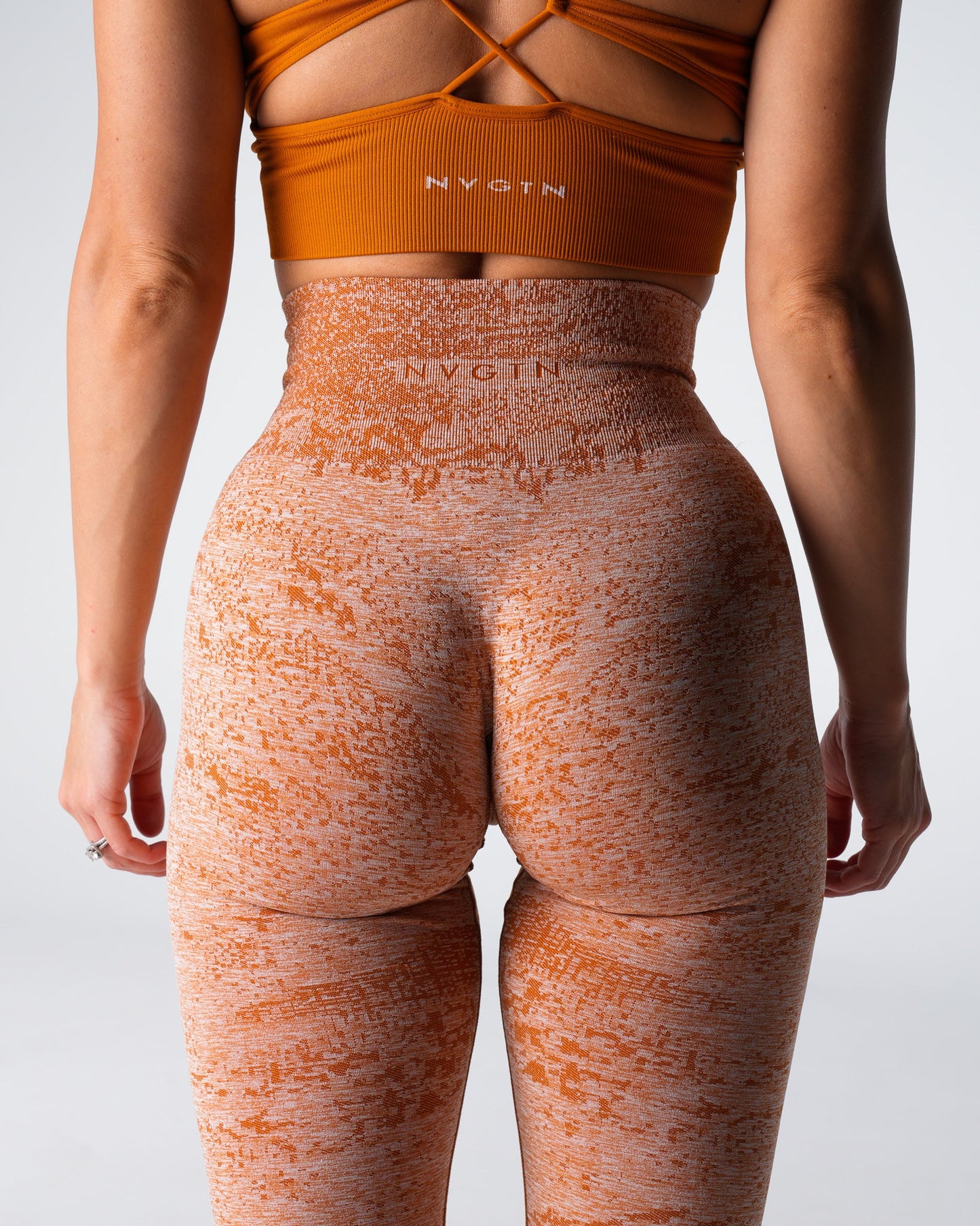 Women Terracotta Digital Seamless Leggings - NVGTN