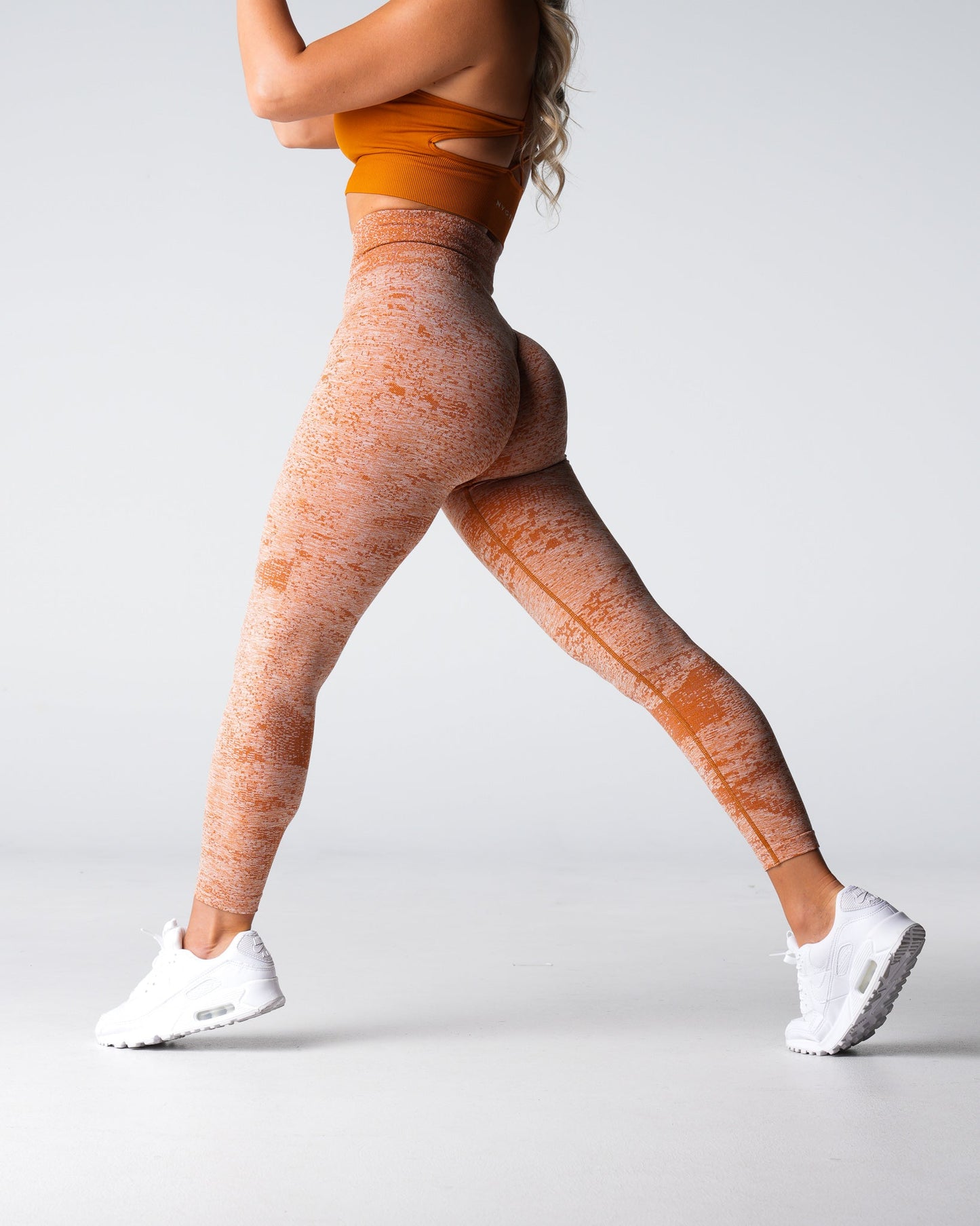 Women Terracotta Digital Seamless Leggings - NVGTN