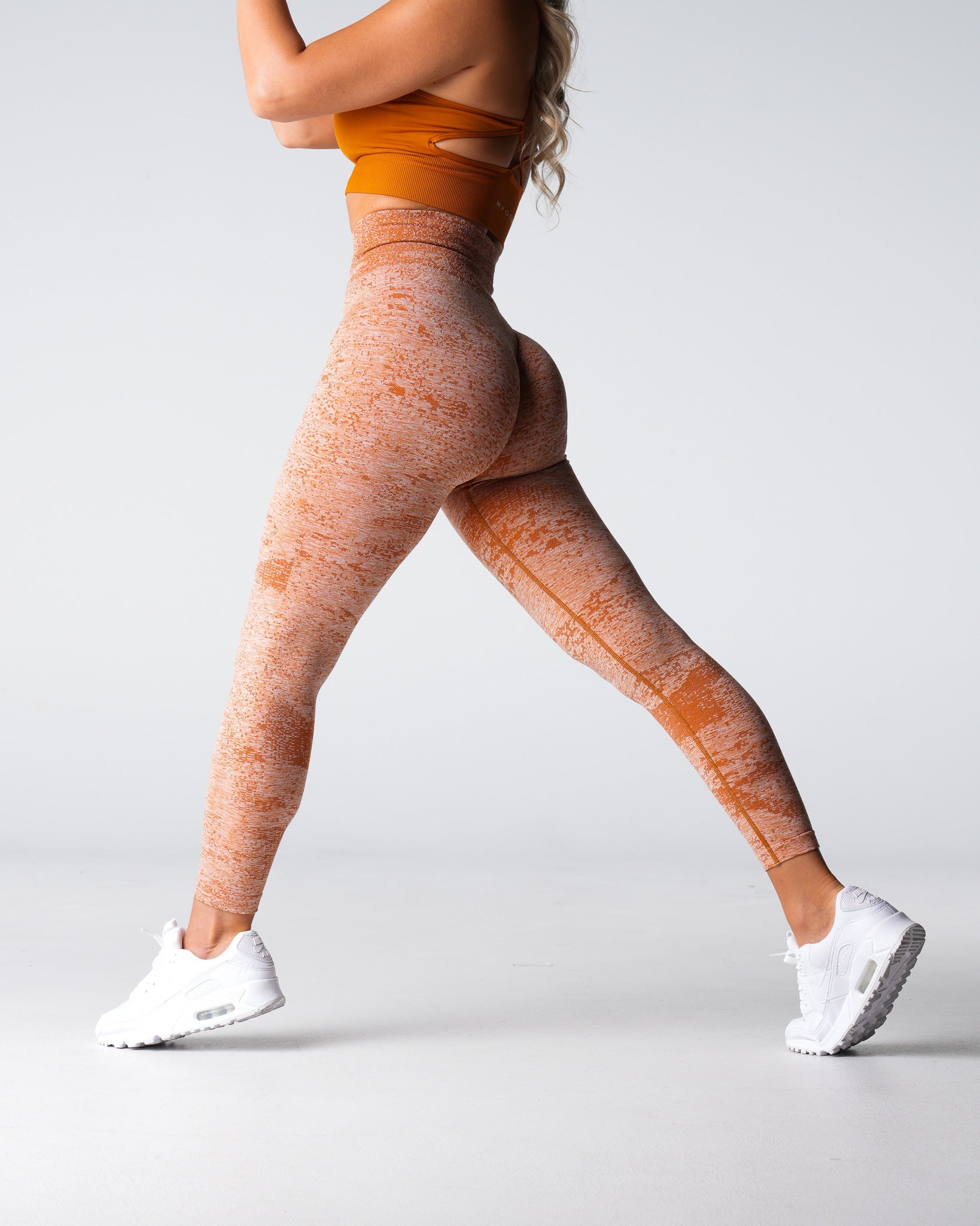 Women Terracotta Digital Seamless Leggings - NVGTN