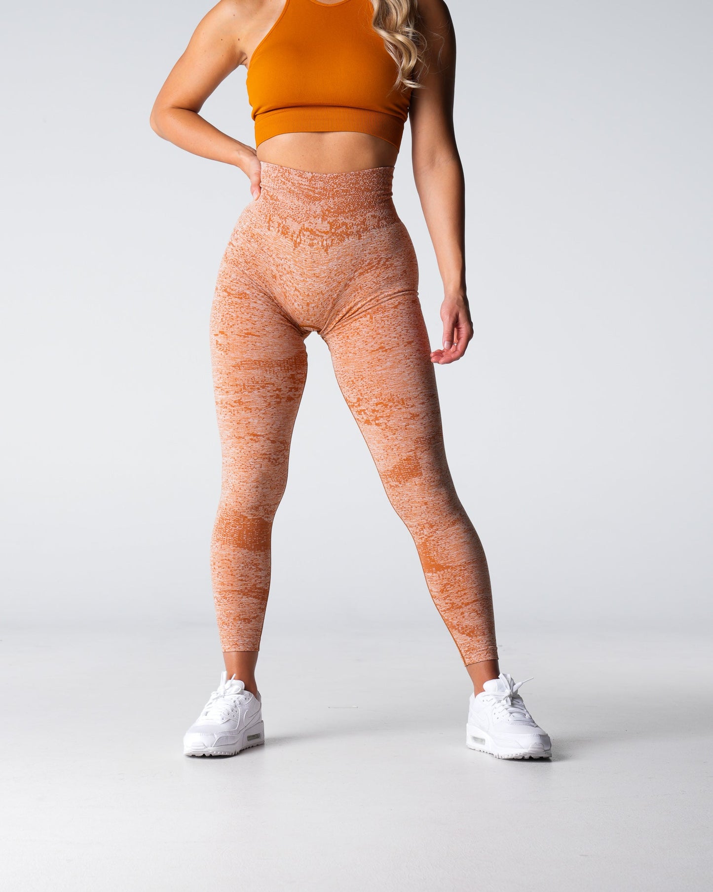 Women Terracotta Digital Seamless Leggings - NVGTN
