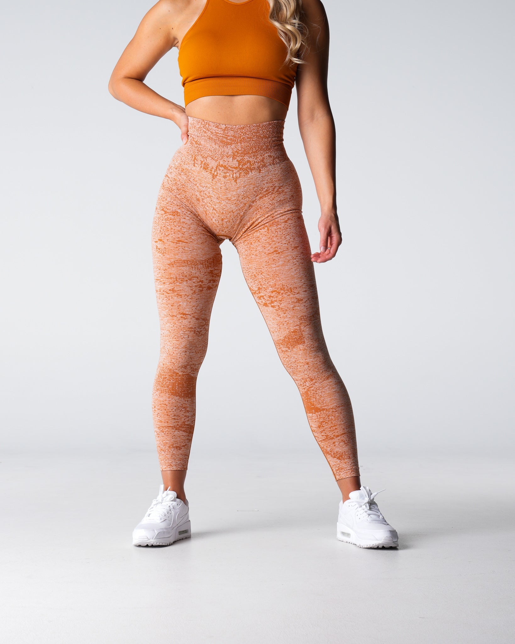 Women Terracotta Digital Seamless Leggings - NVGTN
