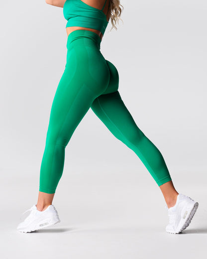 Women Holly Green Performance Seamless Leggings - NVGTN