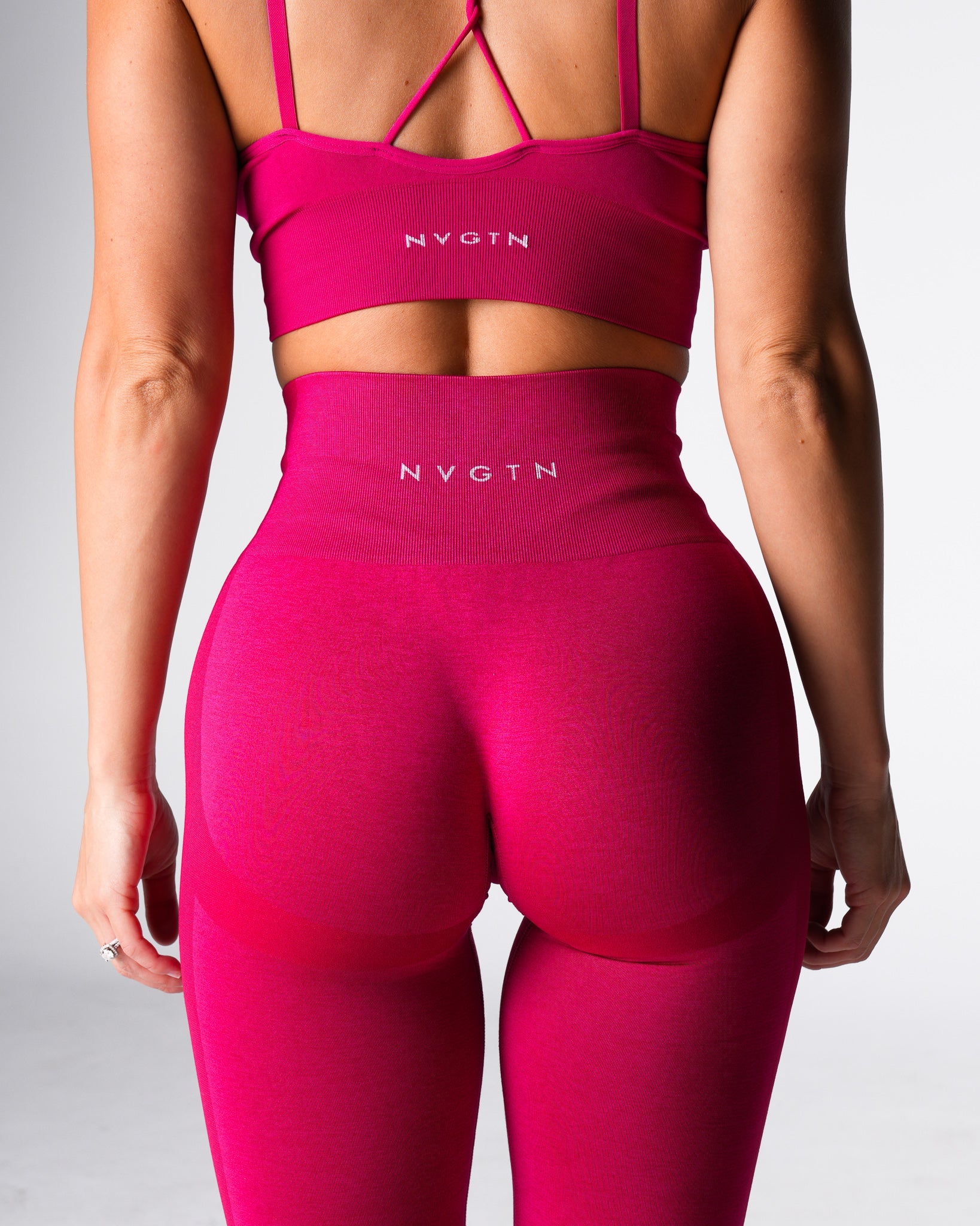 Women Winterberry Performance Seamless Leggings - NVGTN