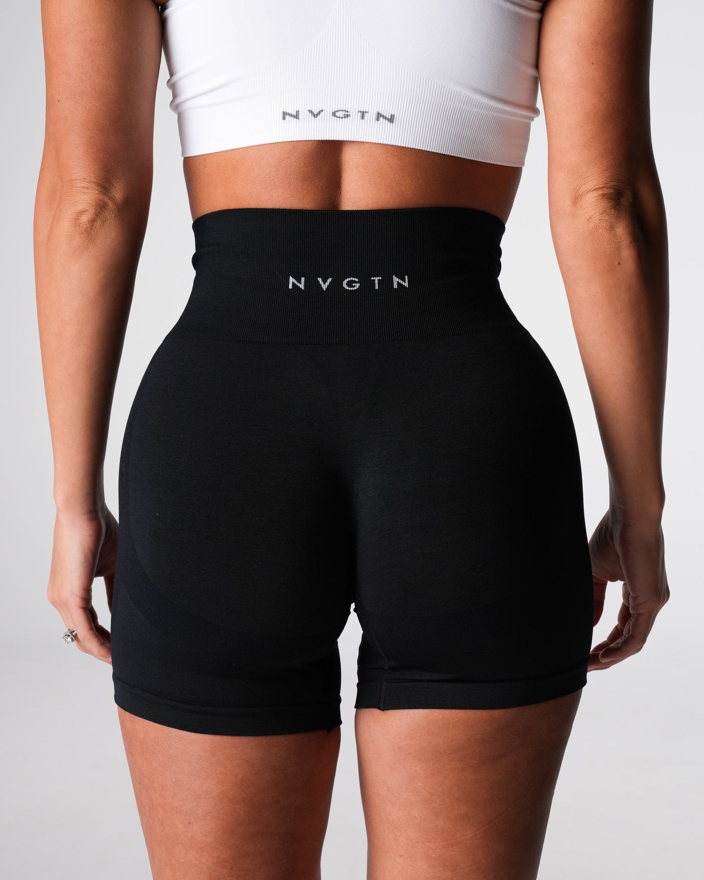 Women Black Performance Seamless Shorts - NVGTN