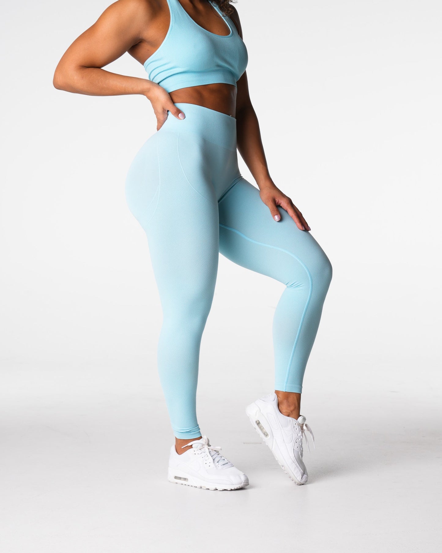 Women Pastel Blue Lift Seamless Leggings - NVGTN