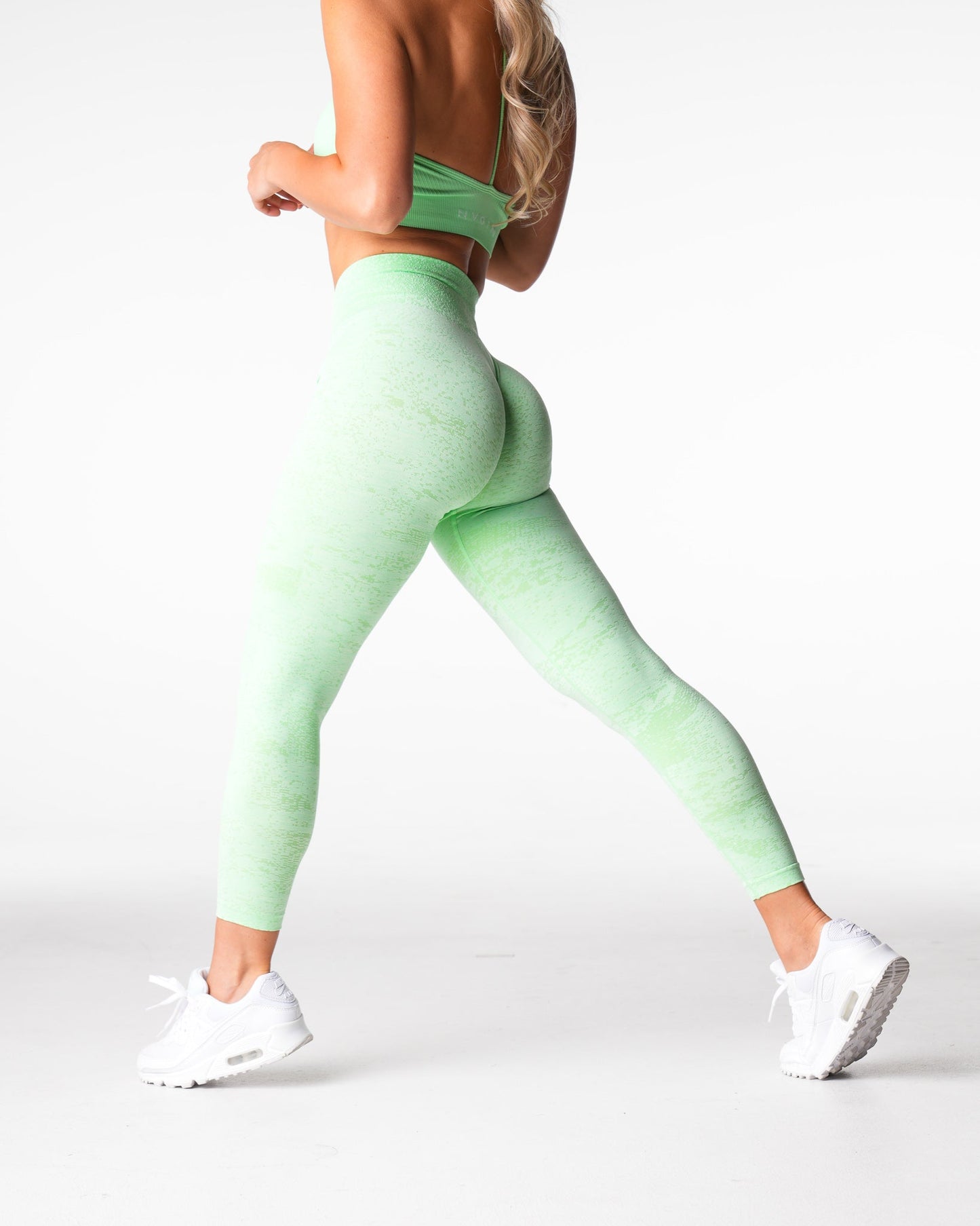 Women Pistachio Digital Seamless Leggings - NVGTN