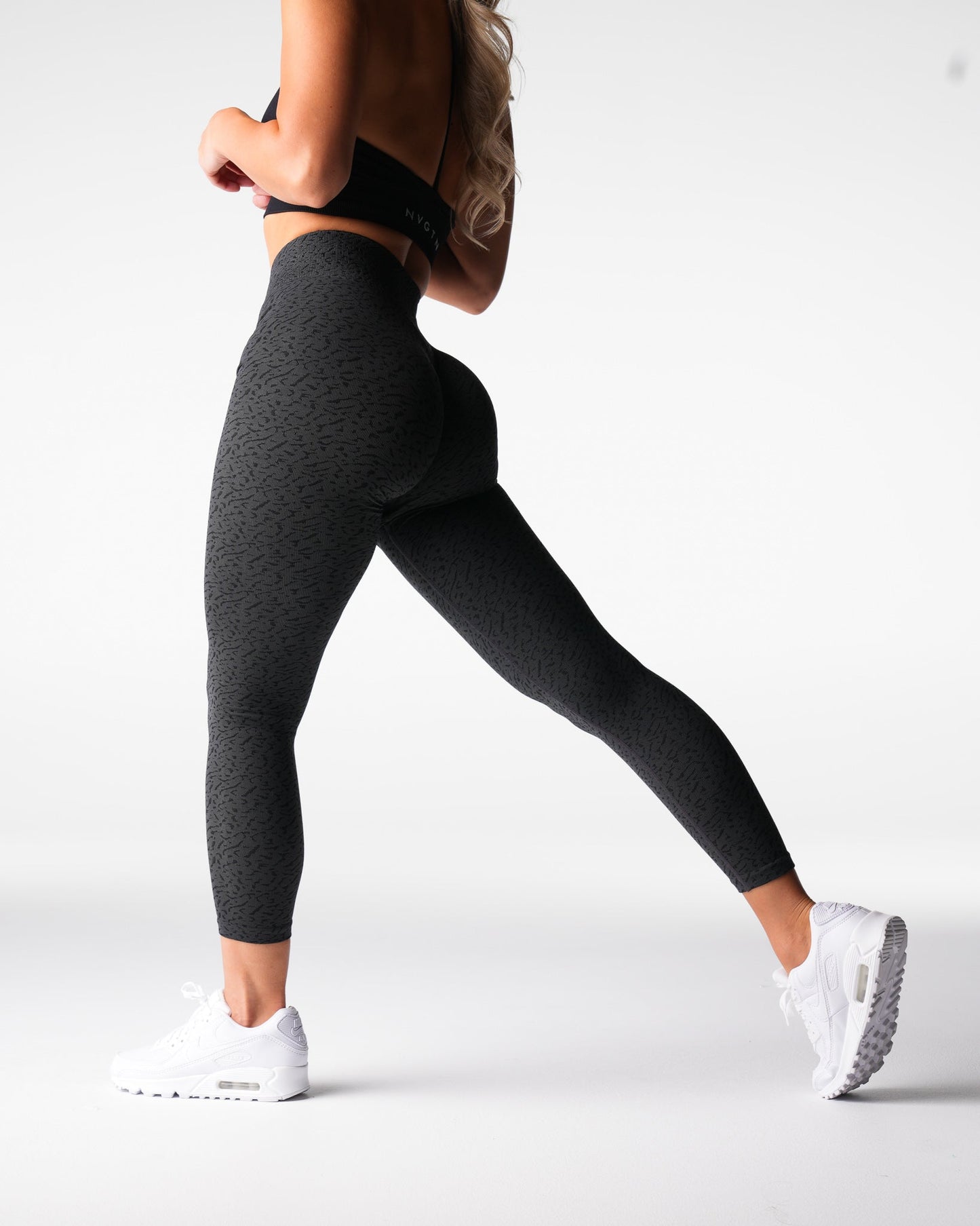 Women Black Zesty Seamless Leggings - NVGTN