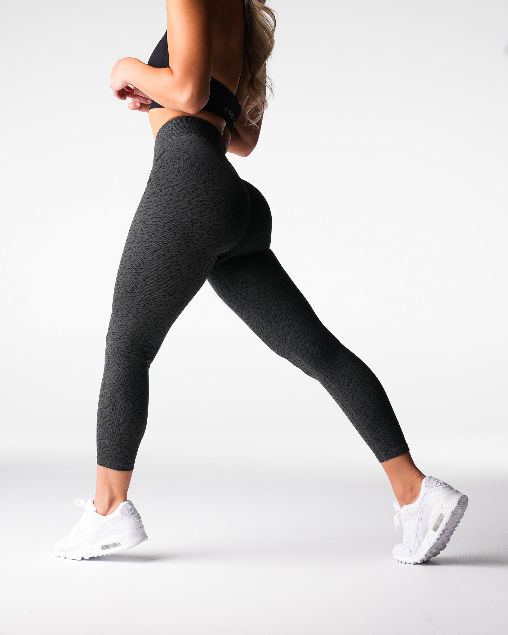 Women Black Zesty Seamless Leggings - NVGTN