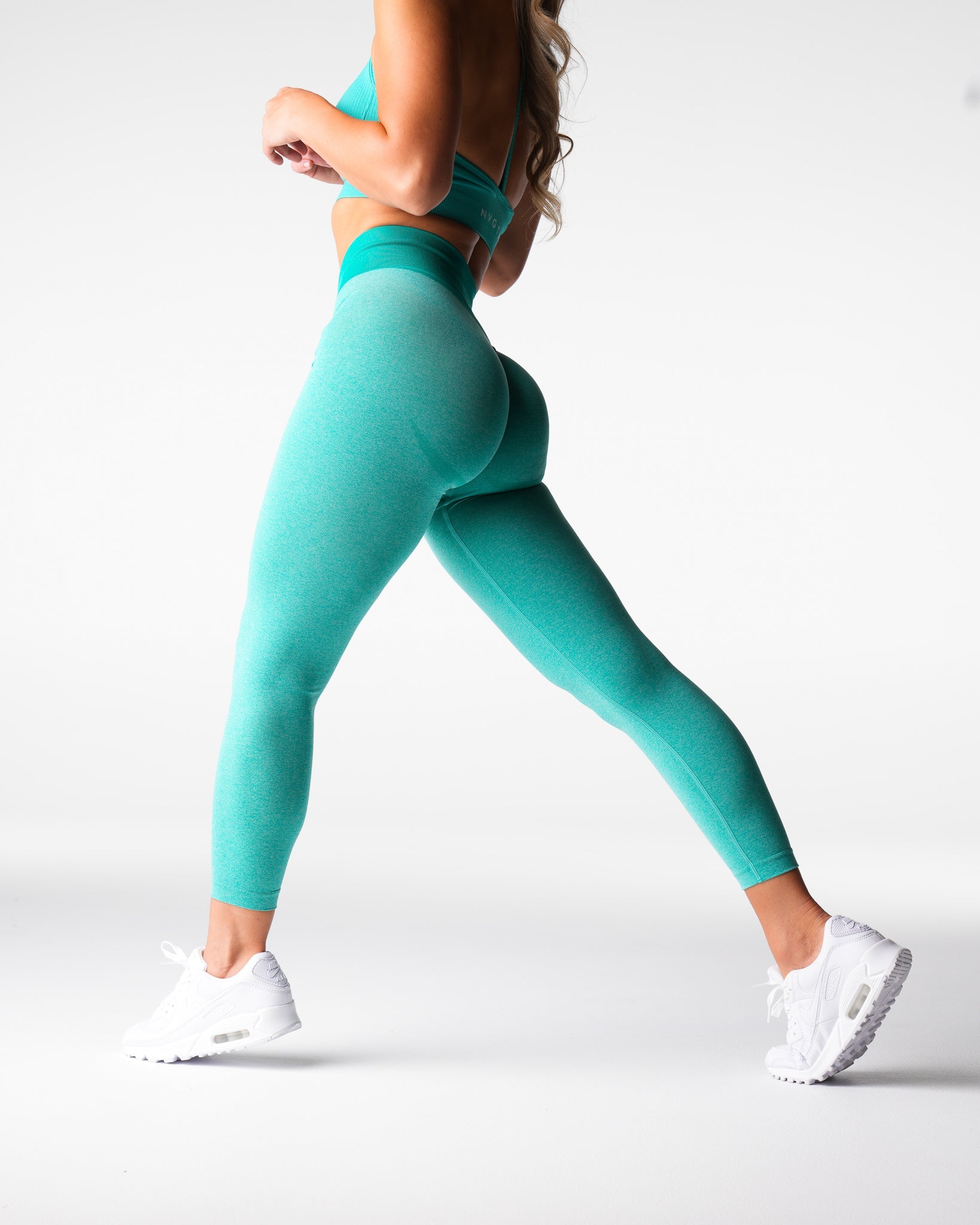 Women Turquoise Knockout Seamless Leggings - NVGTN
