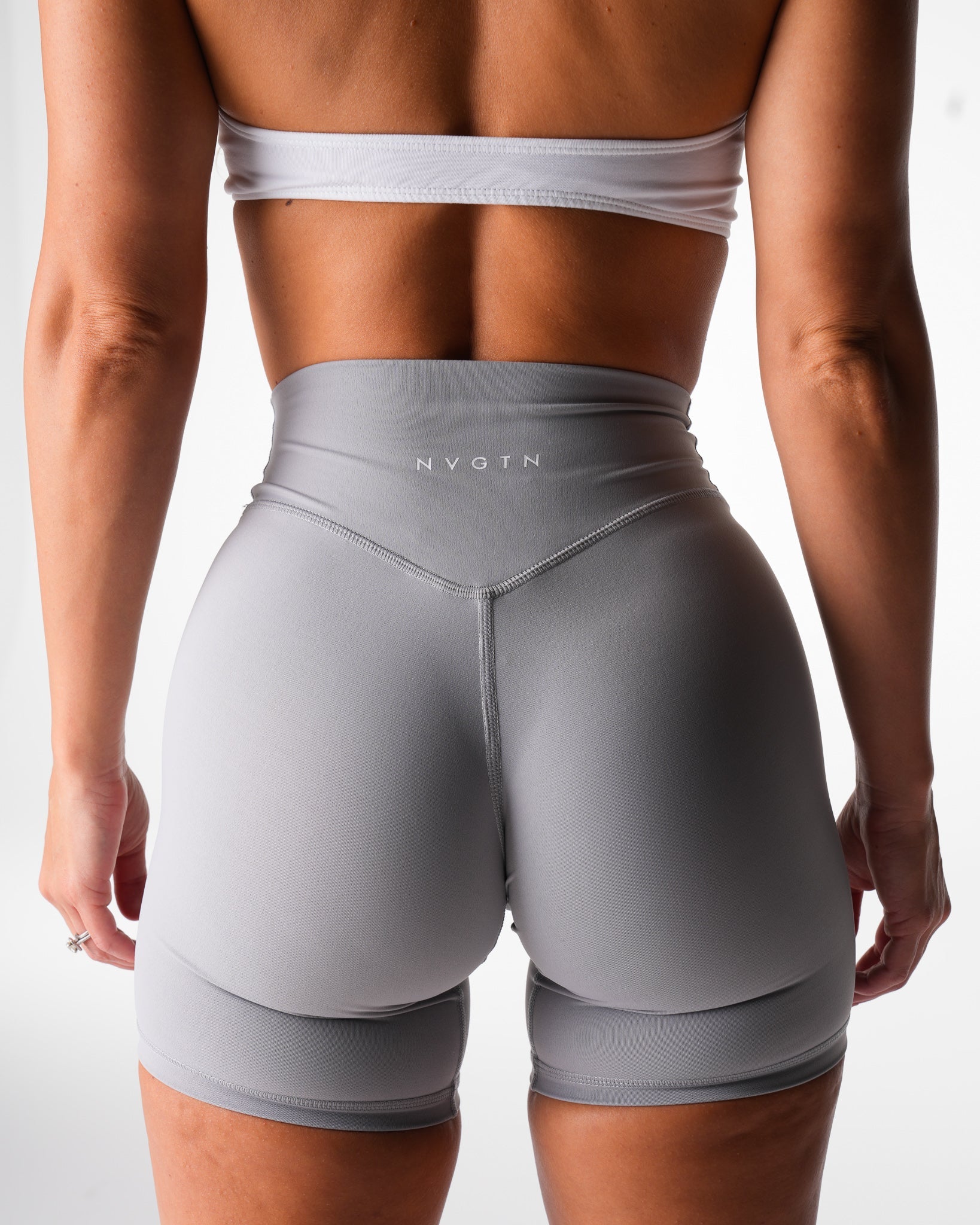 Women Dove Effortless Shorts - NVGTN