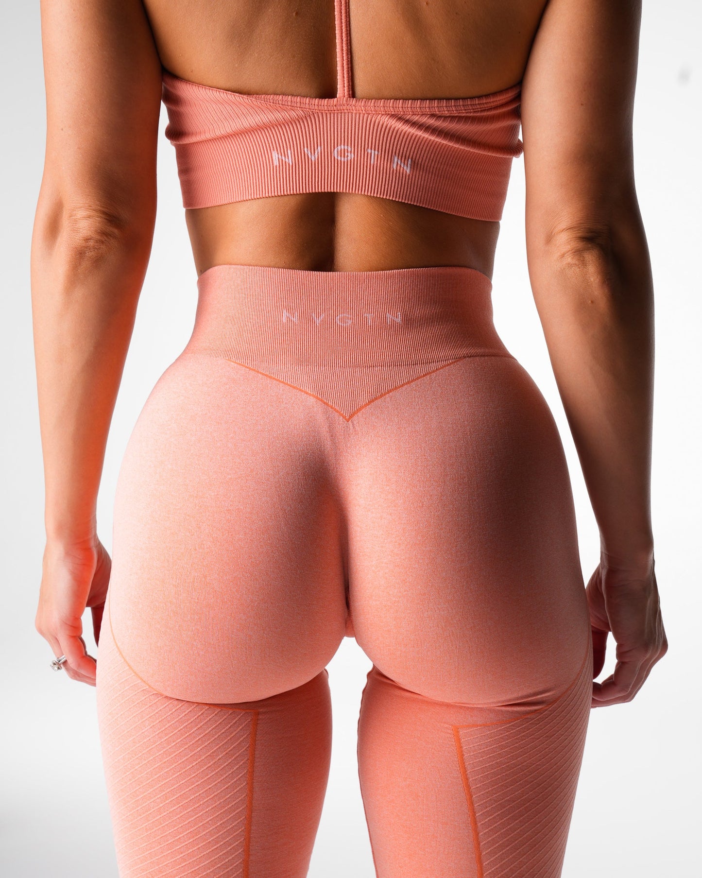 Women Peach Figure Seamless Leggings - NVGTN