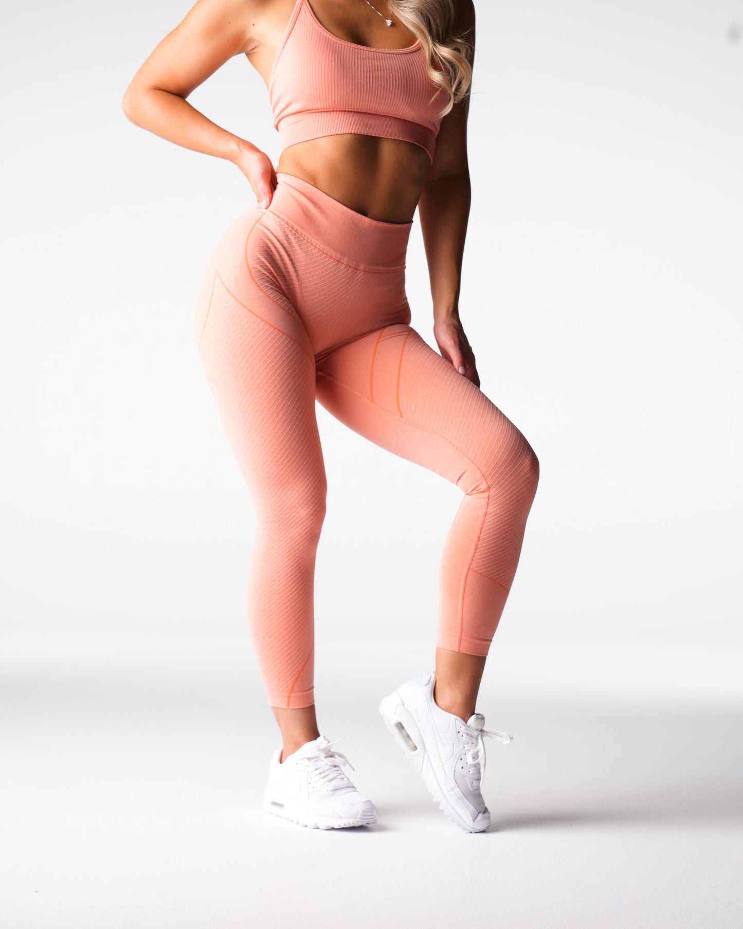 Women Peach Figure Seamless Leggings - NVGTN