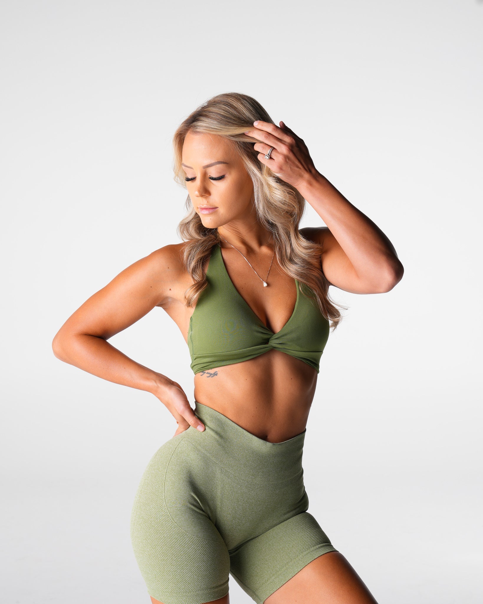 Women Meadow Stunner Seamless Halter Bra - NVGTN