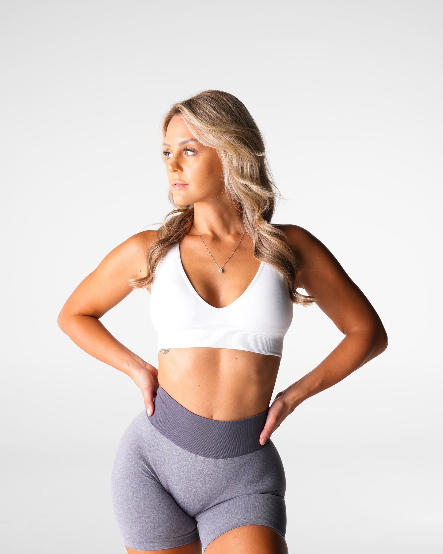 Women White Glow Up Seamless Bra - NVGTN