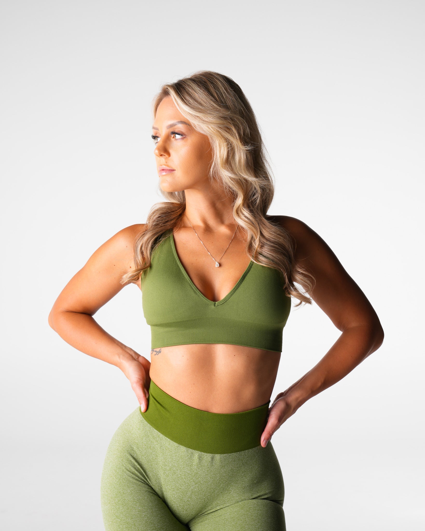 Women Meadow Glow Up Seamless Bra - NVGTN