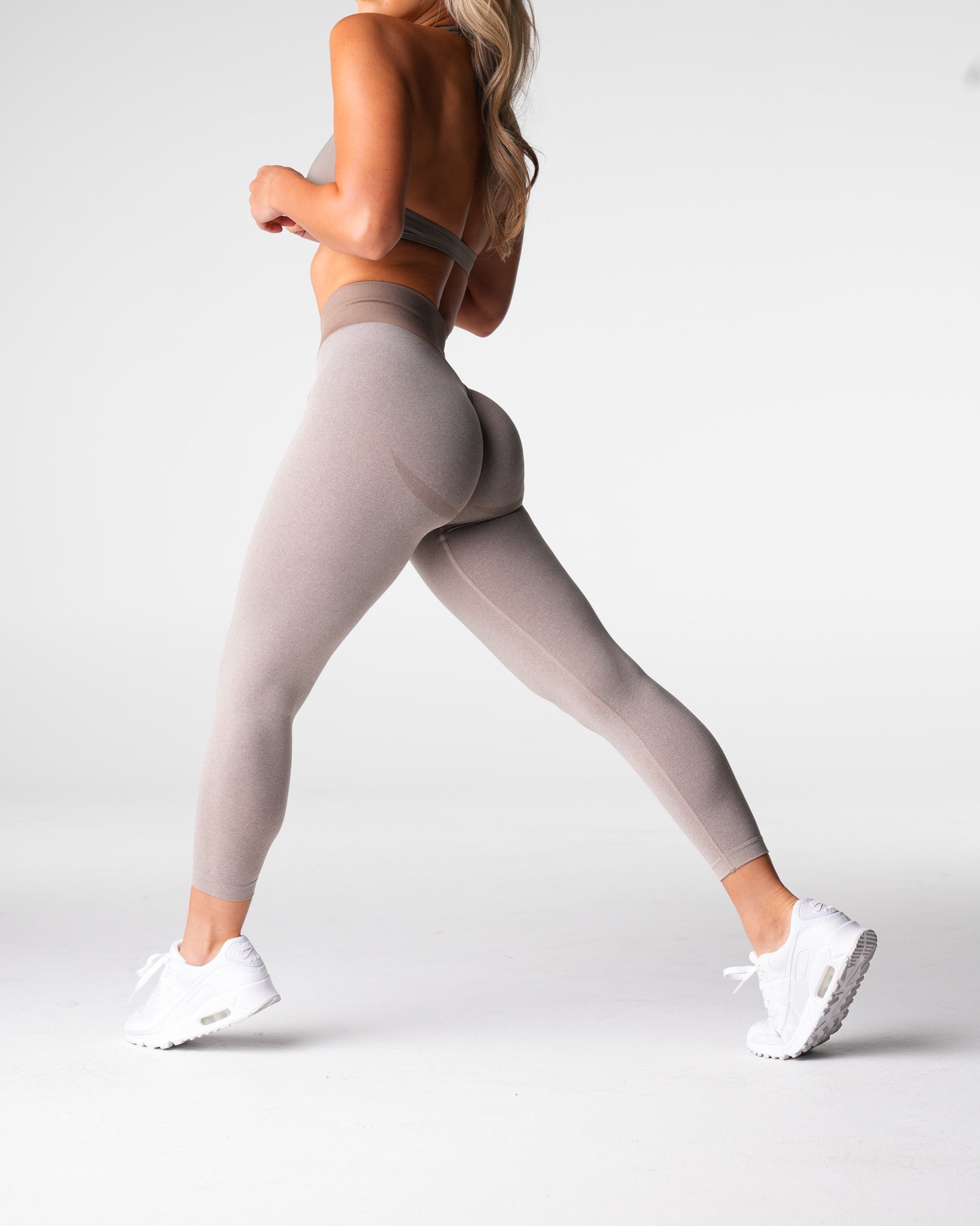 Women Taupe Knockout Seamless Leggings - NVGTN