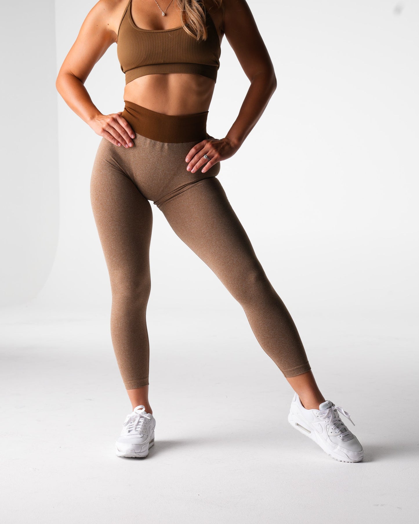 Women Mocha Knockout Seamless Leggings - NVGTN