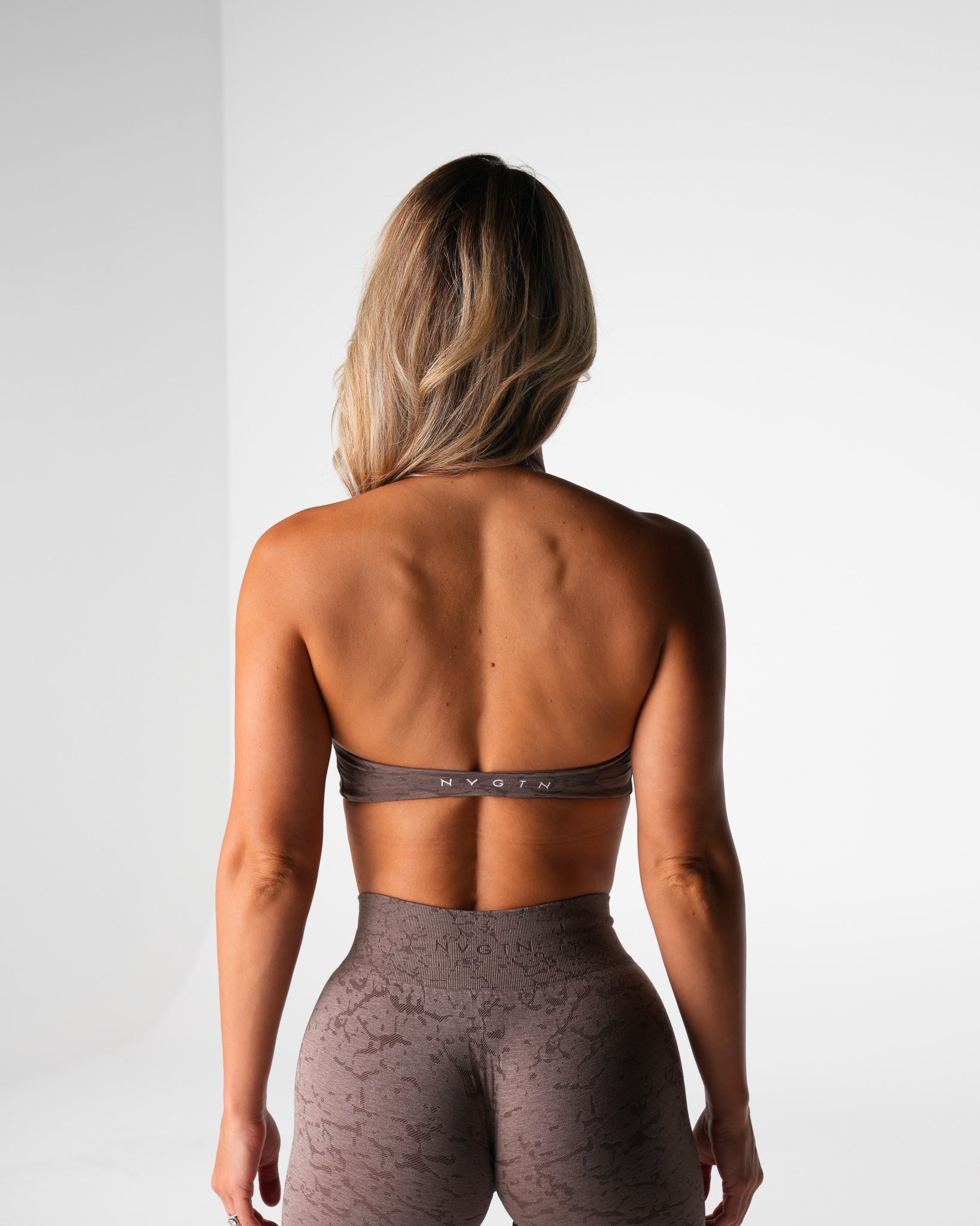 Women Oak Breakthrough Stunner Seamless Halter Bra - NVGTN