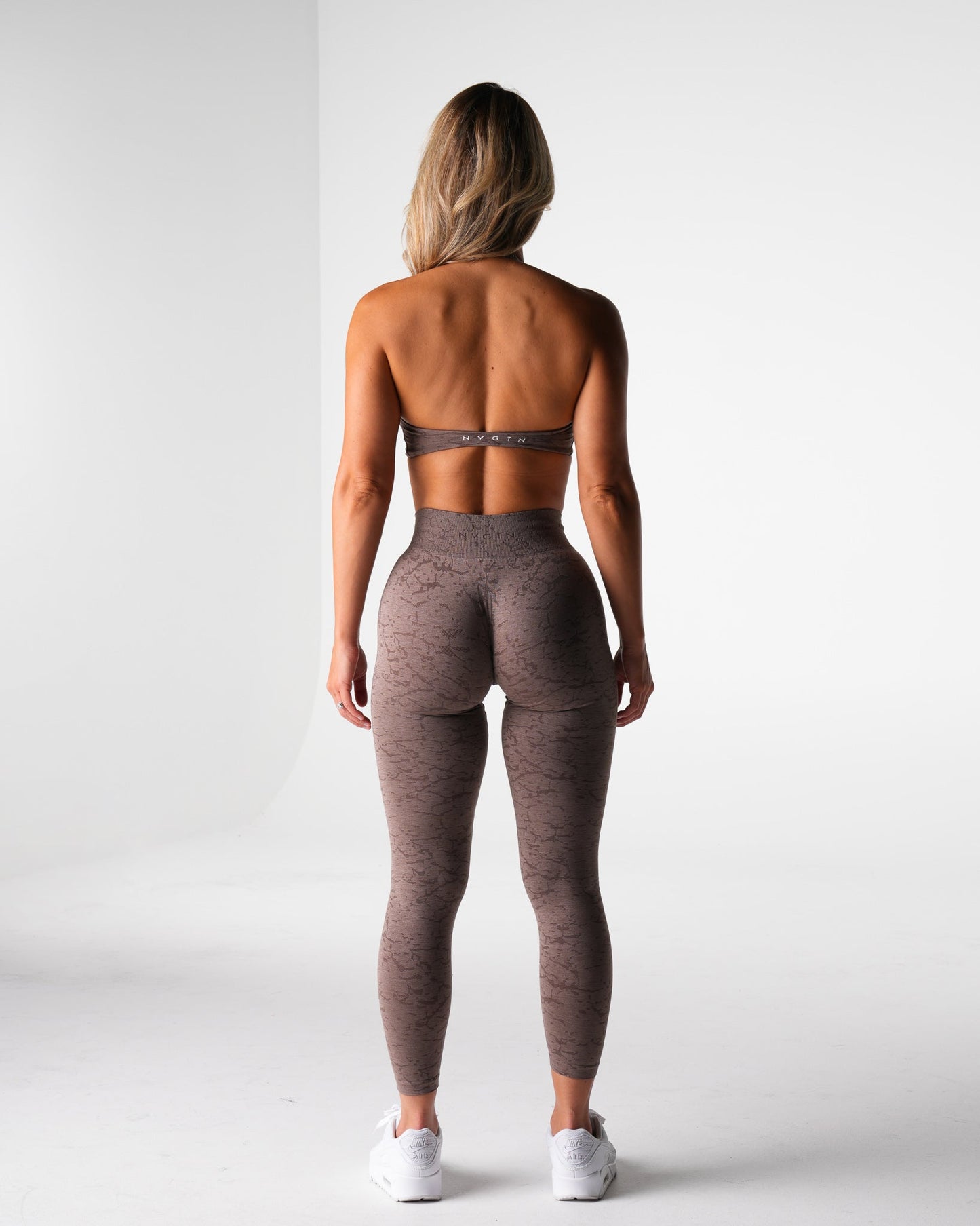 Women Oak Breakthrough Stunner Seamless Halter Bra - NVGTN