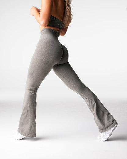 Women Khaki Green Iconic Seamless Flare Leggings - NVGTN