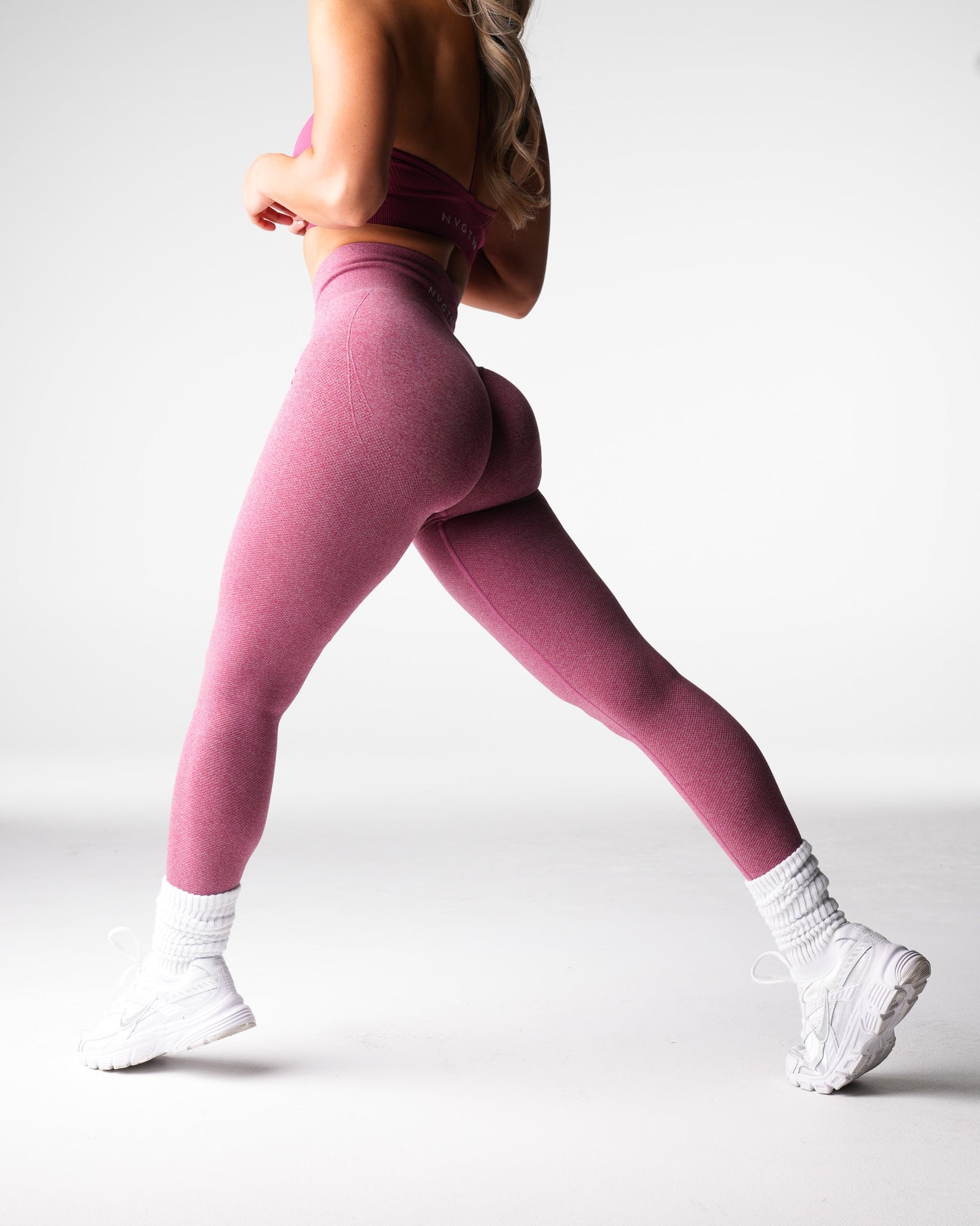 Women Maroon Lift Seamless Leggings - NVGTN