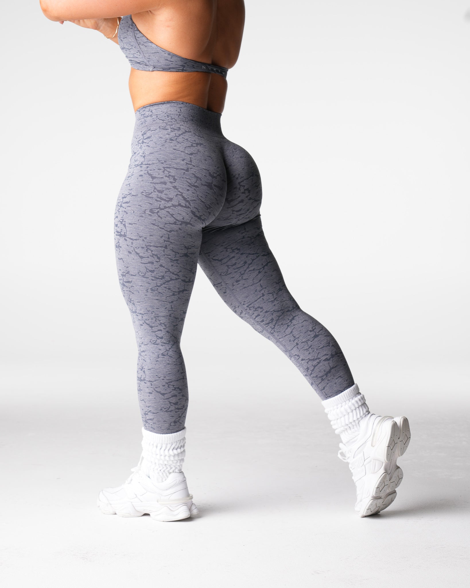 Women Grey Breakthrough Seamless Leggings - NVGTN